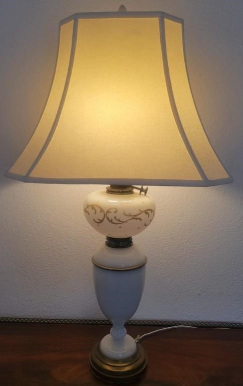 K - TABLE LAMP W/ SHADE (M1)