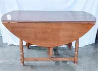 maple drop-leaf table w/ two extra leaves