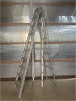 Aluminum stepladder