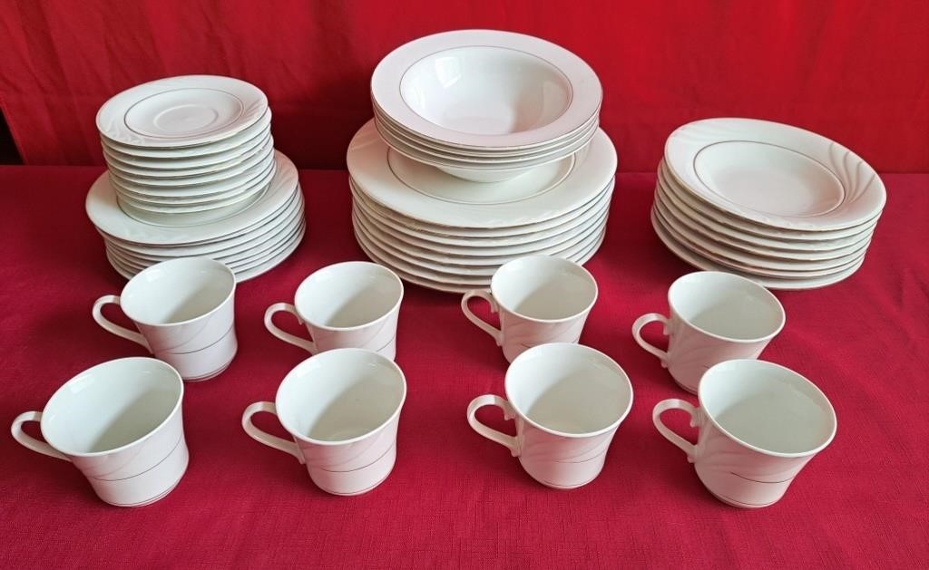 30 piece Gibson dinnerware plus 4 piece fine