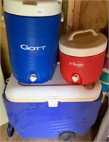 Igloo & Gott Ice Chest & Drink Dispensers