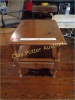 Vintage Wood End Table w/Drawer