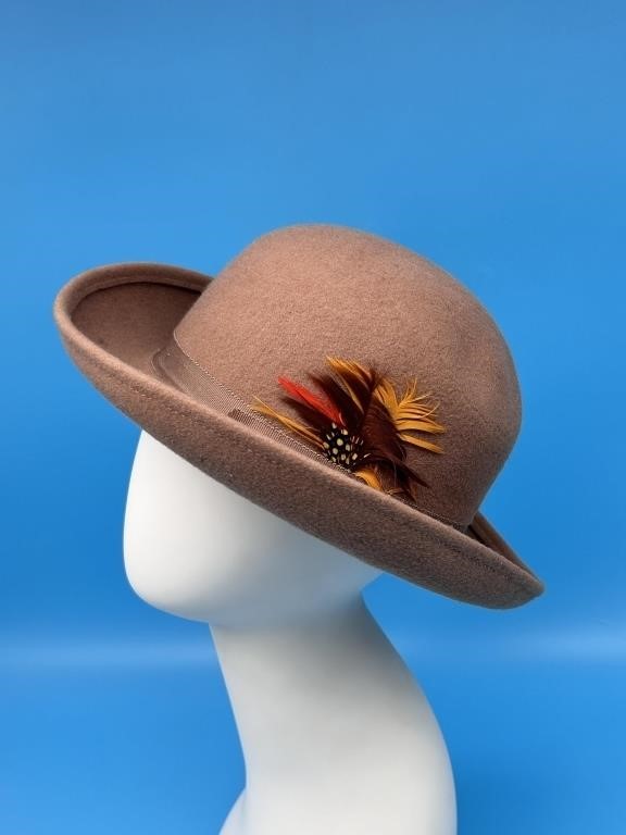 Brown Vintage Felt Hat With Feathers