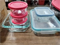 Glass Pyrex with lids