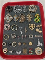 LOT OF VARIOUS COSTUME JEWELRY PINS