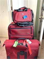 3 piece  2 Ricardo and 1 Tourisiter red luggage