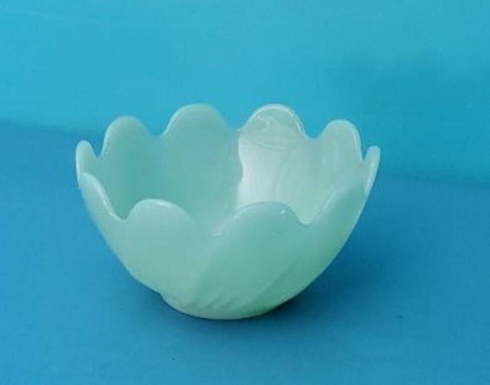 Vintage Jade jadeite Lotus leaf bowl