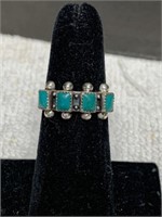 VINTAGE NAVAJO STERLING SILVER AND TURQUOISE RING