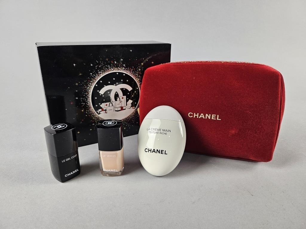 New Vtg Chanel Beauty On Hand Manicure Set