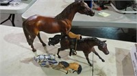 4 BREYER HORSES, DIFFERENT SIZES