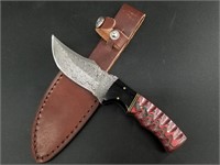 Beautiful shallow water pattern Damascus bladed kn