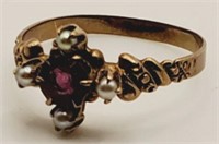 (KC) 10kt Yellow Gold Ring with Garnet and Pearls