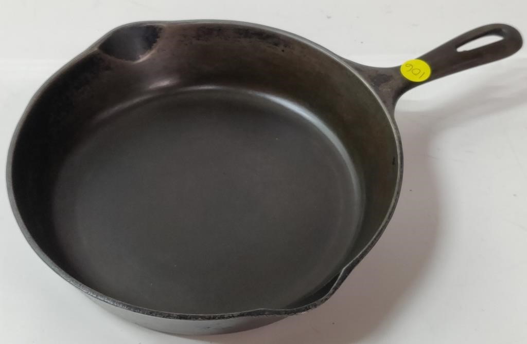 9" Cast Iron Frying Pan