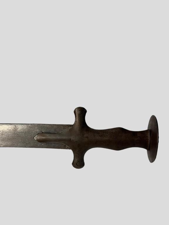 A 19TH CENTURY INDIAN SHAMSHIR TALWAR SWORD with e