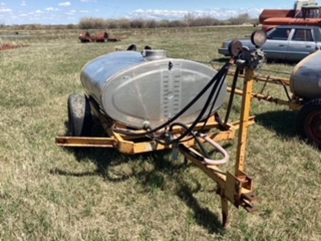 Sprayer with 250 gal aluminum tank and booms