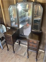 VTG 1920’s Vanity w/Trifold Mirror/6 Drawers