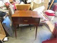 SINGER SEWING MACHINE& TABLE