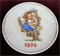 1976 Christmas Collector Plate(Hummel)