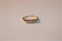 14kt Gold Ladies Diamond Ring size 8 w/ 5 small