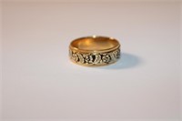 14 kt gold Art Carved Ring size 7.5