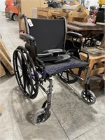 WHEEL CHAIR, SEAT IS 19.5" WIDE, W/ LEG/FOOT RESTS