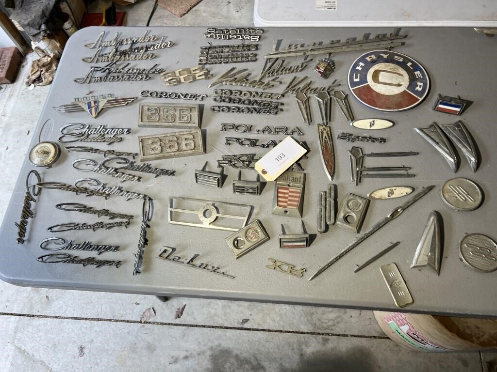 LARGE VARIETY OF OLD CAR EMBLEMS