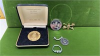 4PC US ARMY COINS KEYCHAIN & PIN