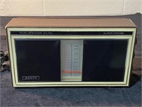 VINTAGE SANYO PORTABLE RADIO