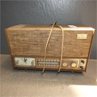 Vintage General Electric Table Top Radio