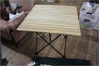 FOLD UP PORTABLE PARTY TABLE
