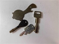 4 vintage keys