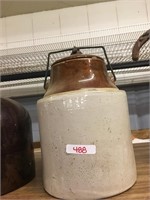 2 tone jug with cover and wire lid lock