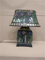 TIFFANY STYLE TABLE LAMP: