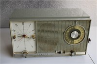 Vintage Zenith Model J727 Clock Radio Works