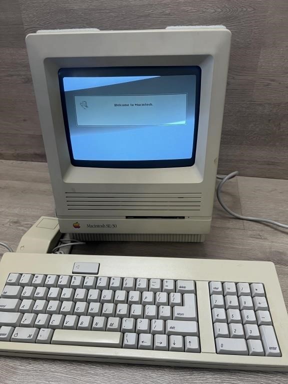 1989? Apple Macintosh SE/30 m5119