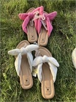 Women’s sz 11 2 pairs Ivory and pink Terry cloth