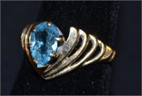 10K Gold Lady's Ring With Topaz