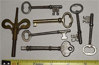 Lot of Antique & Vintage Skeleton Keys & Clock