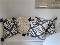 4PC ASSORTED PILLOWS