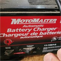 MOTOMASTER BATTERY CHARGER