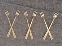 Lot of vintage Holiday Inn silver toned forks