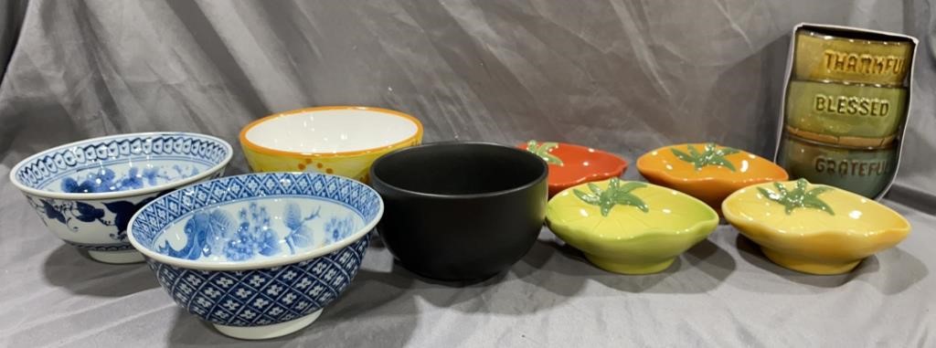 Decorative Williams & Sonoma Serving Bowls