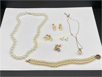 FAUX PEARL JEWELRY INCLUDING A NECKLACE