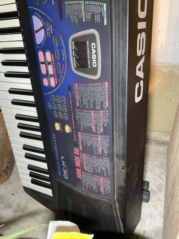 CASIO LK30 KEYBOARD WITH STAND