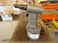 Emhart air hydraulic riveter