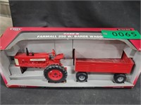 Farmall 350 Tractor w/Barge Box