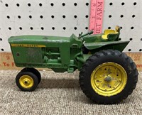 1:16 John Deere tractor w/3pt steel rins