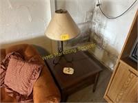 End Table w/Lamp