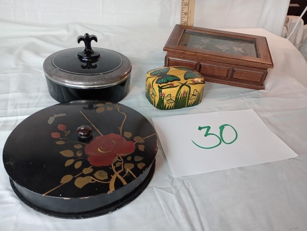 VINTAGE JEWELRY BOX