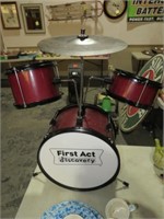 FIRST ACT DISCOVERY CHILDS DRUMSET